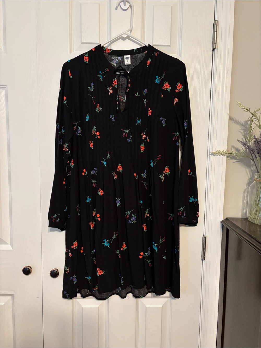 Old Navy Black Long-Sleeve Floral Tunic Dress